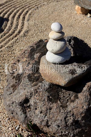 #2000004 - Balanced stones on the beach