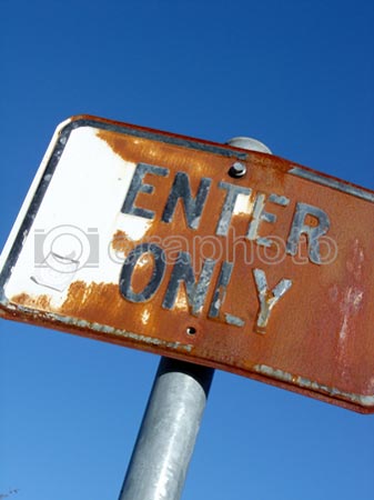 #2000009 - Old rusty Enter Only sign